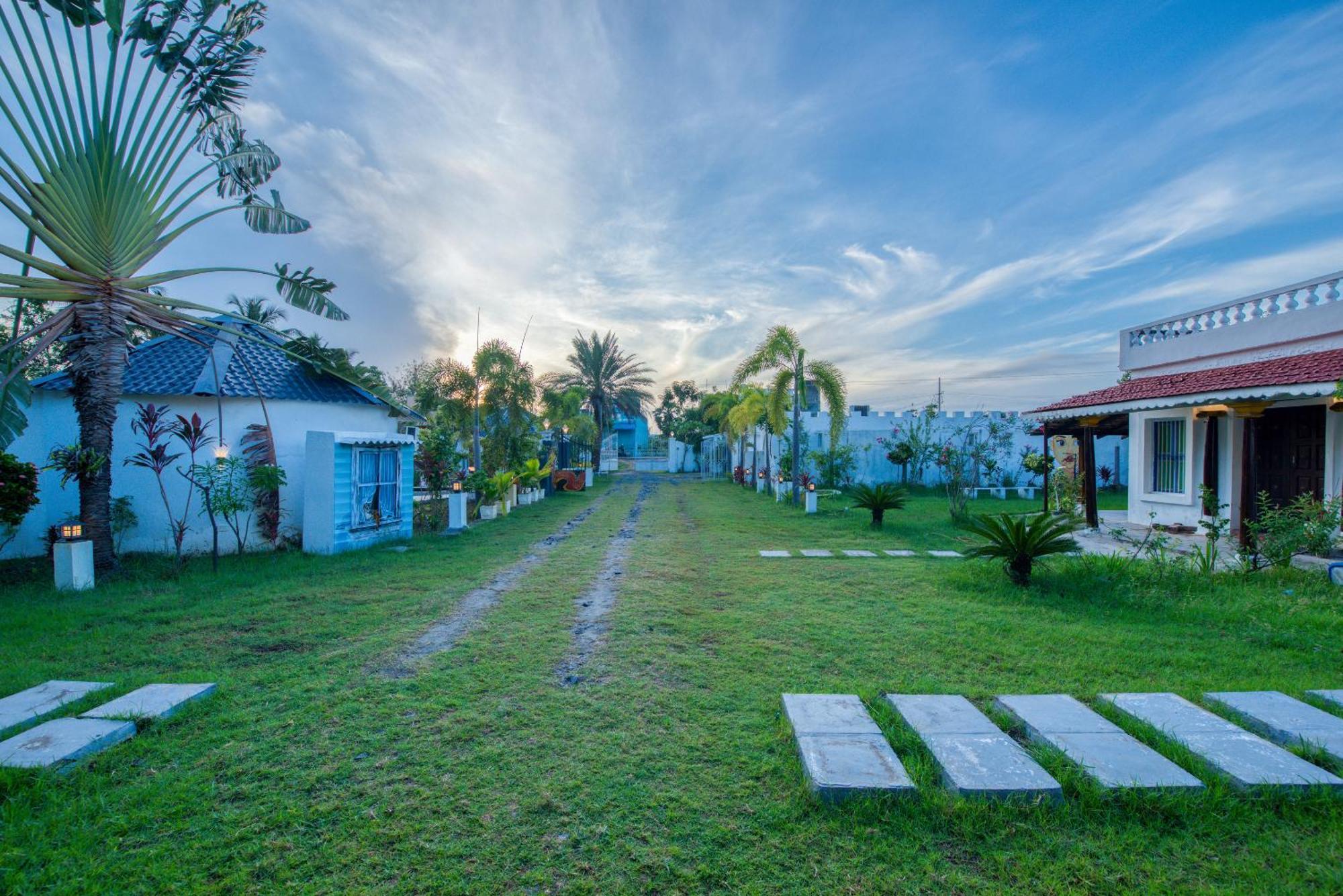 Le Epic Resort Virampattinam Exterior photo