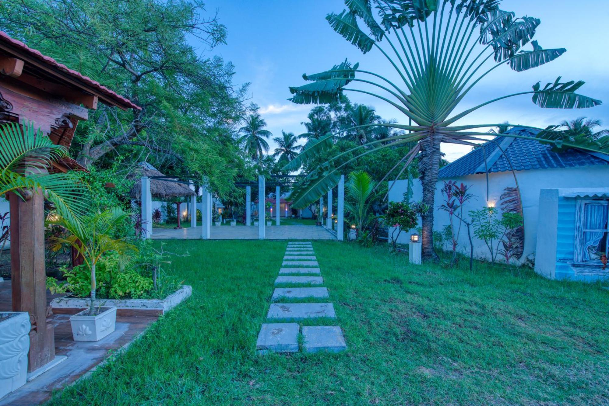 Le Epic Resort Virampattinam Exterior photo